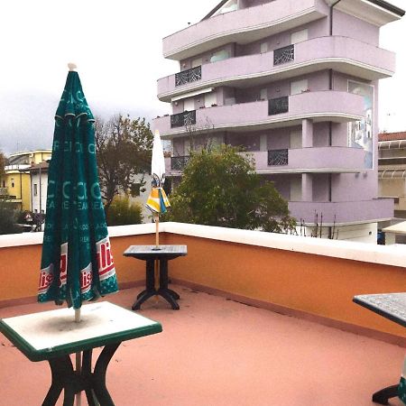 Hotel Villa Lorena Rímini Exterior foto